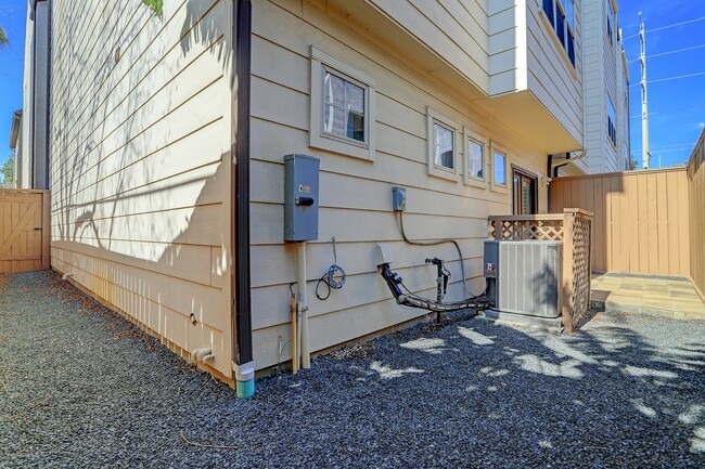 Building Photo - 1539 Haddon St