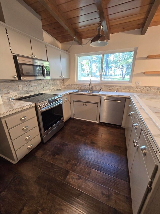 Building Photo - Spacious 4-Bedroom Home on Desirable Hillcrest Blvd in Colfax