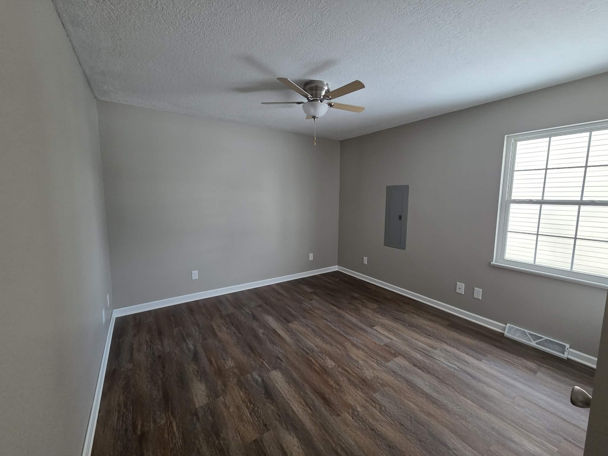 Building Photo - 1674 Ridgeview Ct