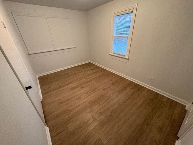 Building Photo - Gertrude 1