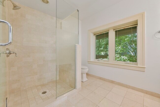 Building Photo - 201 Freeman St