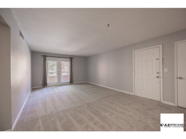 Building Photo - $1695 OFF FIRST MONTH'S RENT MOVE IN SPECI...