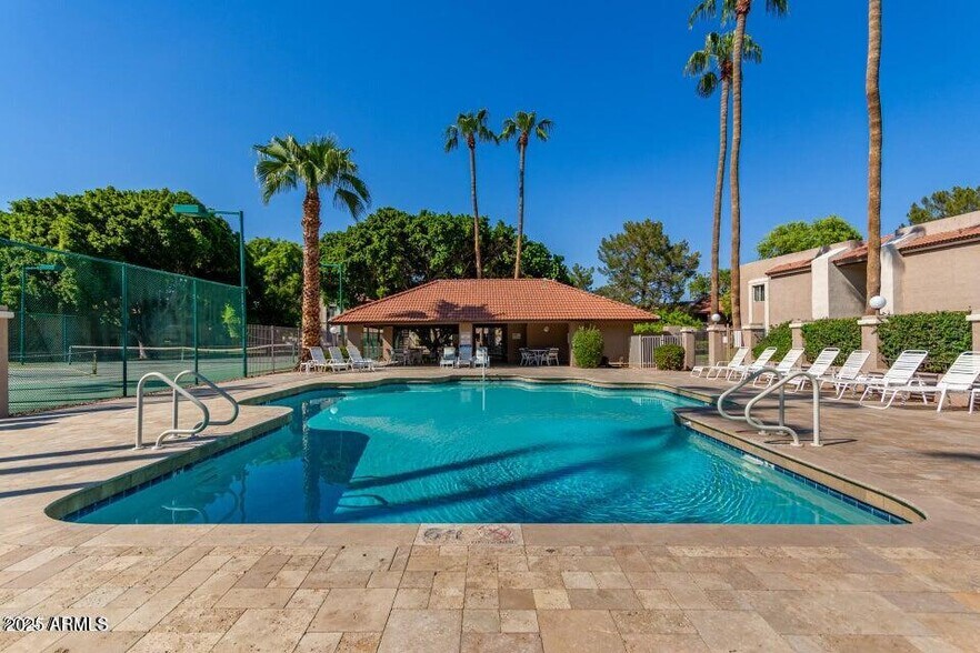 Heated pool and spa - 2146 W Isabella Ave