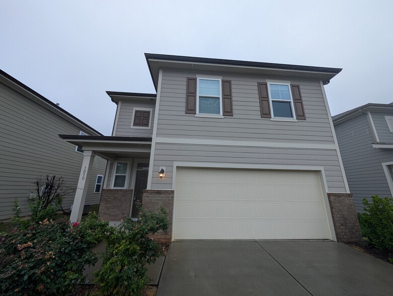 Building Photo - Room in House on Eastcott Ave