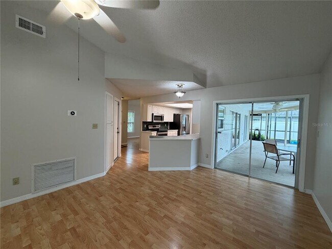 Building Photo - 3727 Dunwich Ave