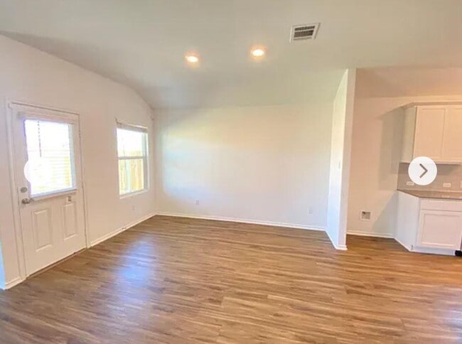 Building Photo - 212 Montego St