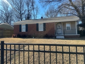 Building Photo - 2377 Imogene St