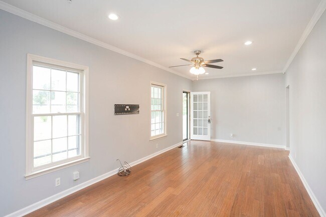 Building Photo - Lovely Home in Old Hickory