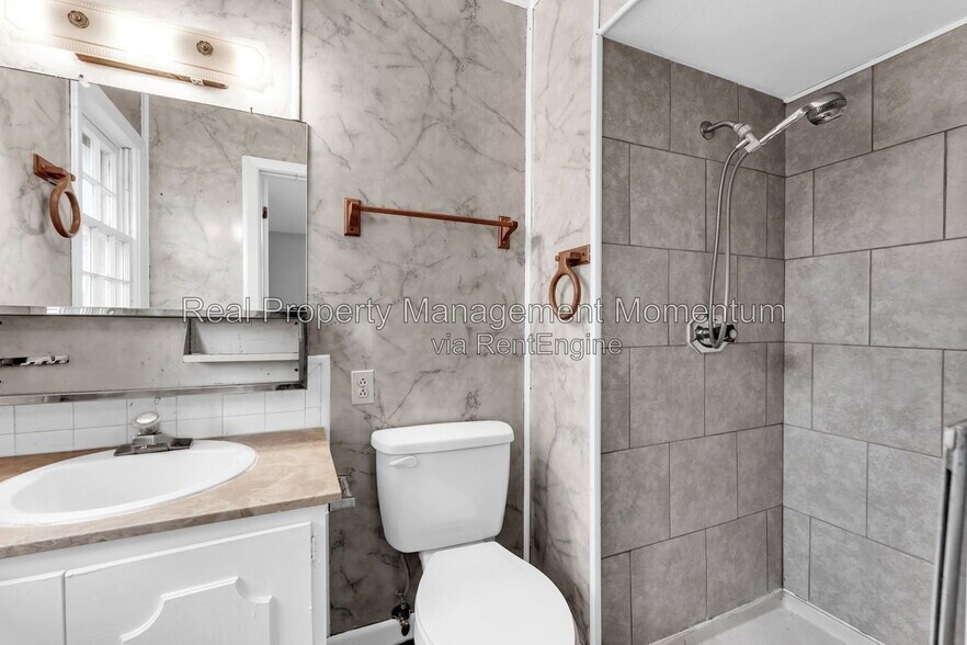 Building Photo - 2105 S Barcliff Ave