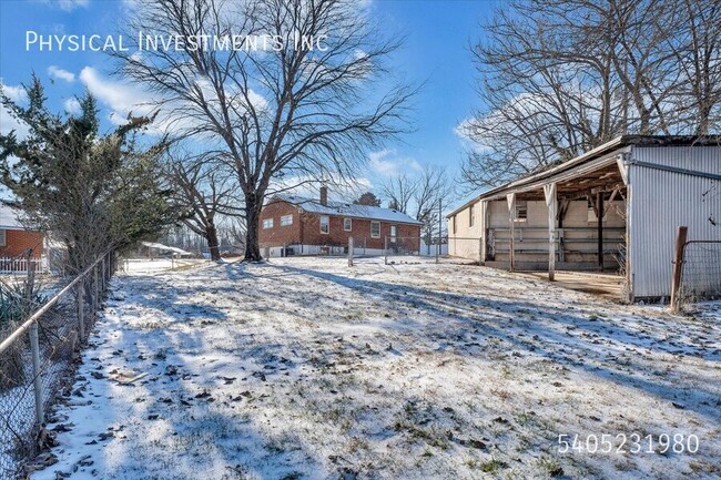 Building Photo - Classic American Ranch