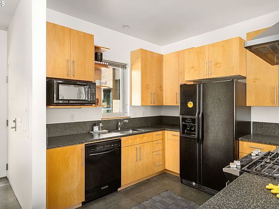 Building Photo - 1510 SE 34th Ave