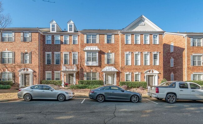 Building Photo - This Stunning Townhome in the Heart of Ballantyne