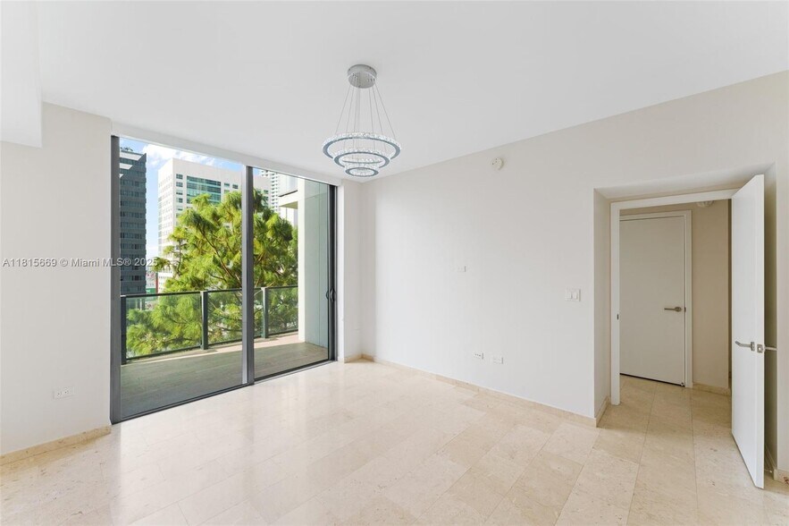 Building Photo - 88 SW 7th St