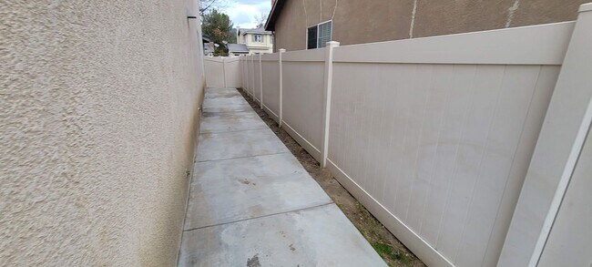 Building Photo - 1262 Garrett Way