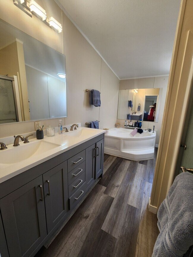 Building Photo - Fully Furnished 3 Bedroom Home coming July...