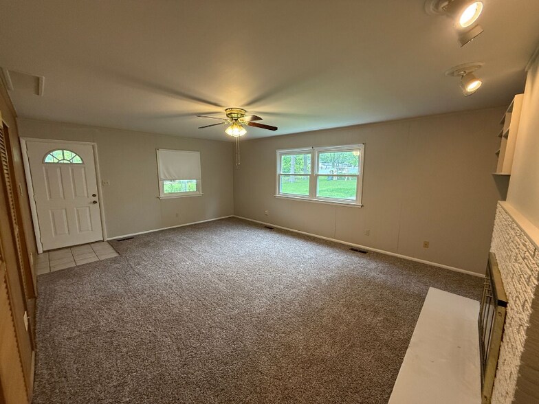 Building Photo - 4221 Lynwood Ct