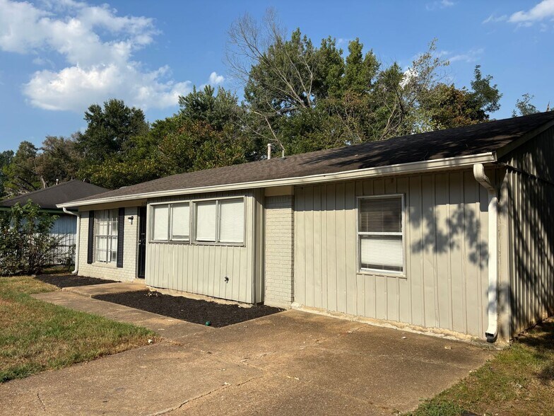 Building Photo - 5158 Breckenwood Dr
