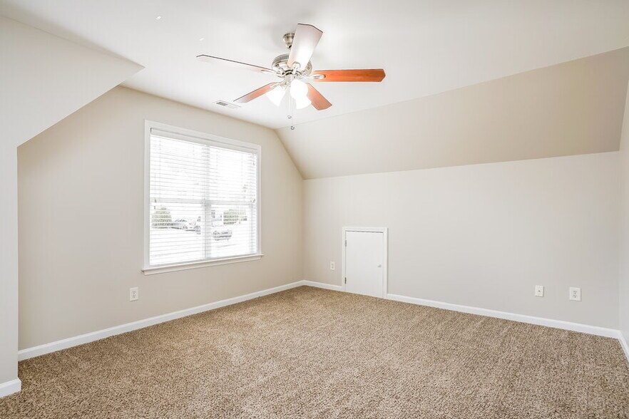 Building Photo - 180 Willowbrook Cir