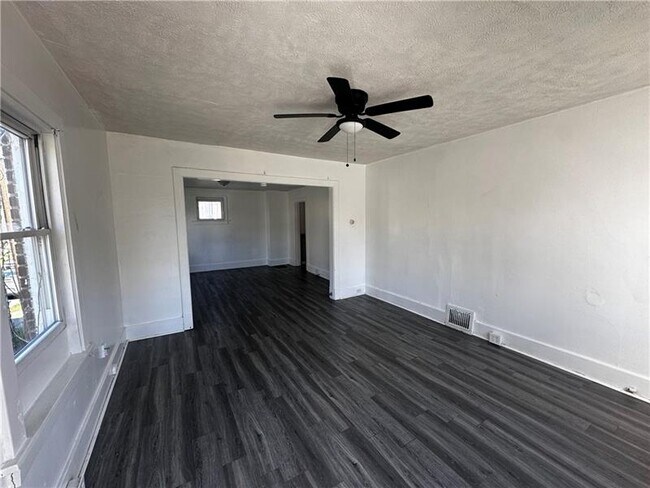 Building Photo - 410 Hallam Ave