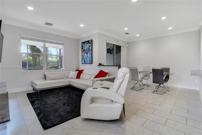 Building Photo - 6047 Seminole Gardens Cir