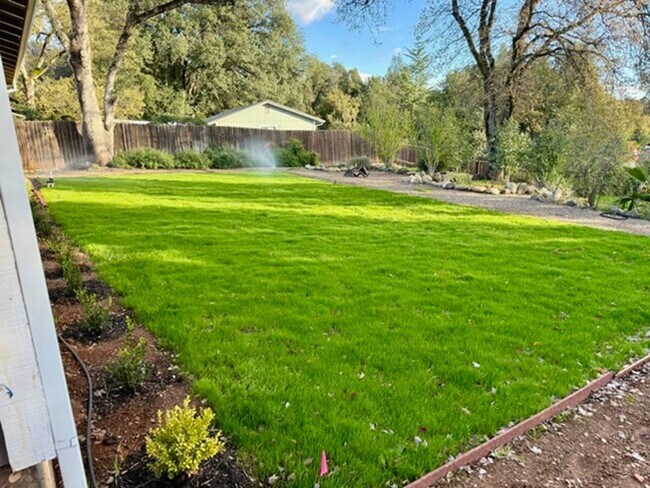 Building Photo - New Year Move-In Special! $300 OFF 1st MONTH RENT!!