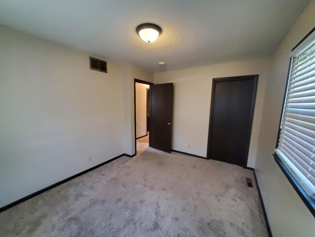 Building Photo - large free standing home Just S. of 13th a...