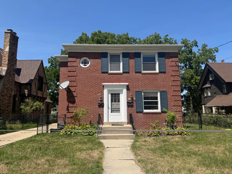 Building Photo - 7352 Harwood Ave