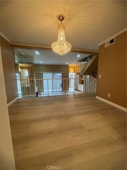 Building Photo - 10201 Mason Ave