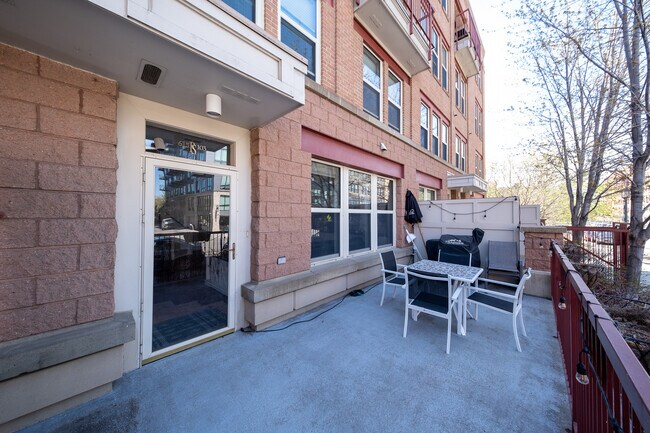 Building Photo - 615 N 1st St