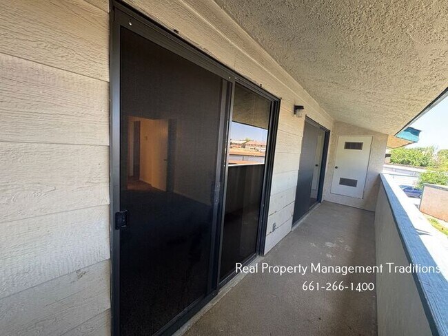 Building Photo - Willow Creek 2 bed, 1 bath condo!