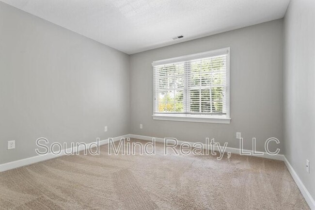 Building Photo - 112 Lomond Ln