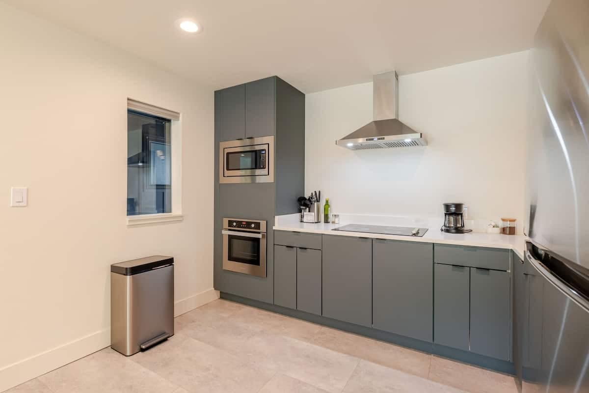 Building Photo - 5310 Greenbriar Dr