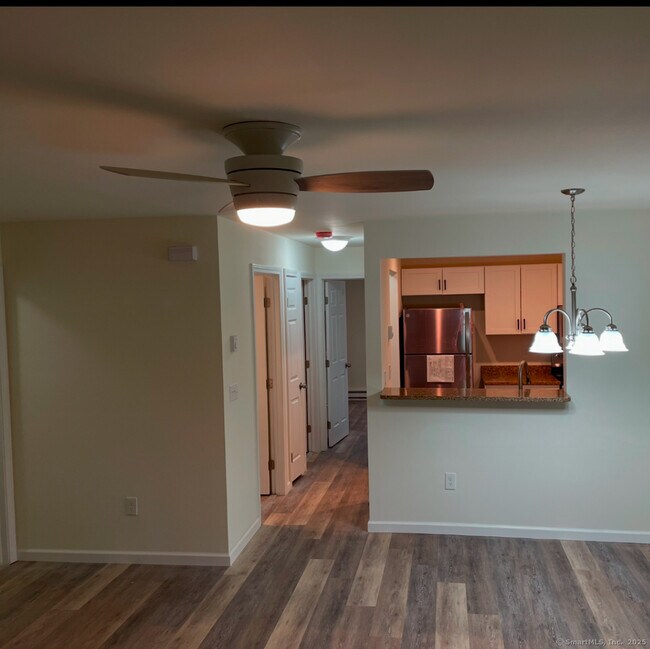 Building Photo - 8 Rose Ln