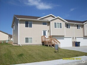 Building Photo - 3 BEDROOM | 2 BATH | TOWNHOME | RAPID VALLEY