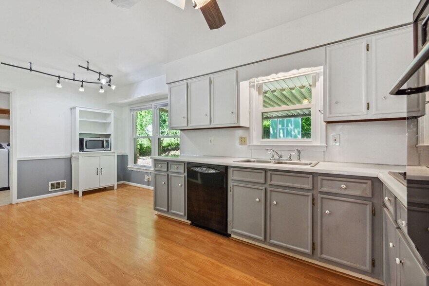 Building Photo - 1876 Cameo Ct