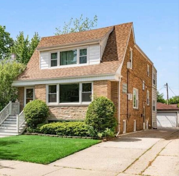 Building Photo - 5454 W Windsor Ave