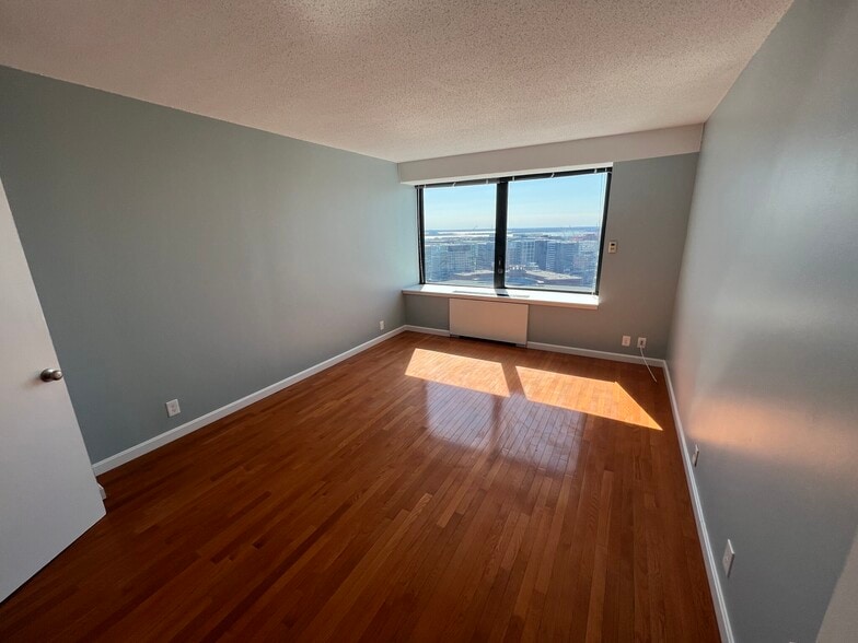 Building Photo - 85 E India Row