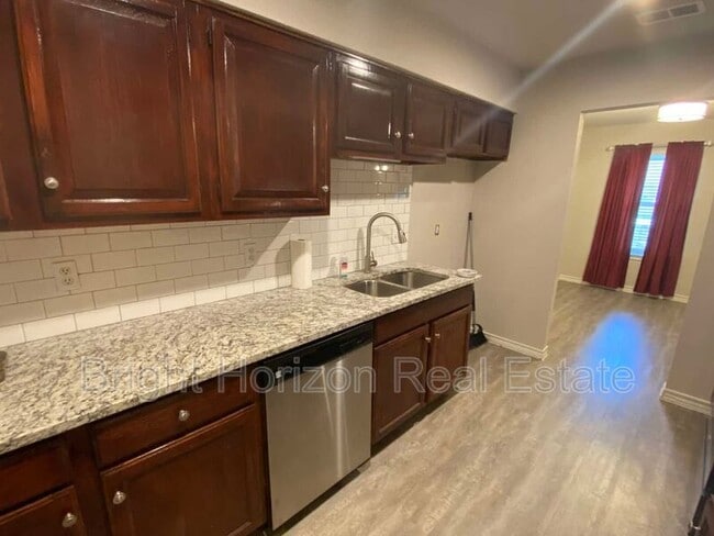 Building Photo - 1017 Mullins St