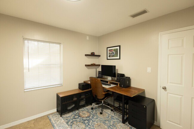 Building Photo - 650 S Park Ave