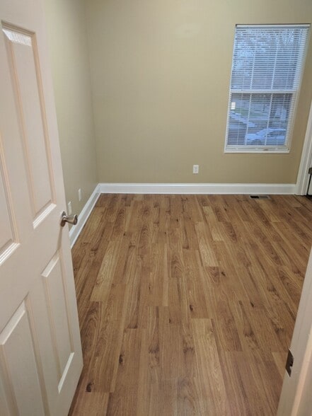 Building Photo - 1527 Lynch Ln