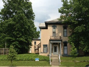 Building Photo - 911 N 9th St Rd