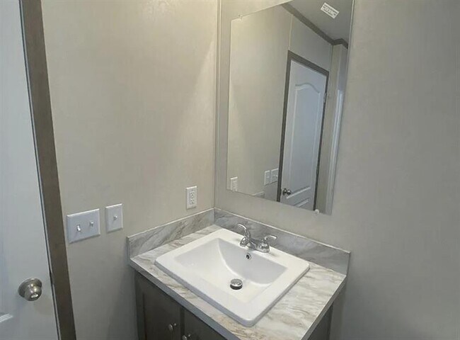 Building Photo - ELEGANT CARY HOME