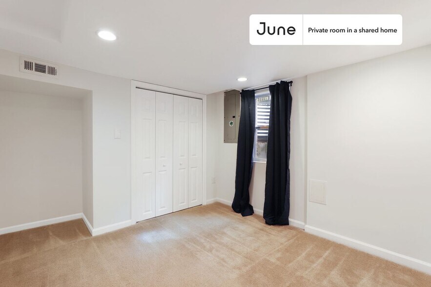 Building Photo - Room in Shared 5 bed/2 bath home