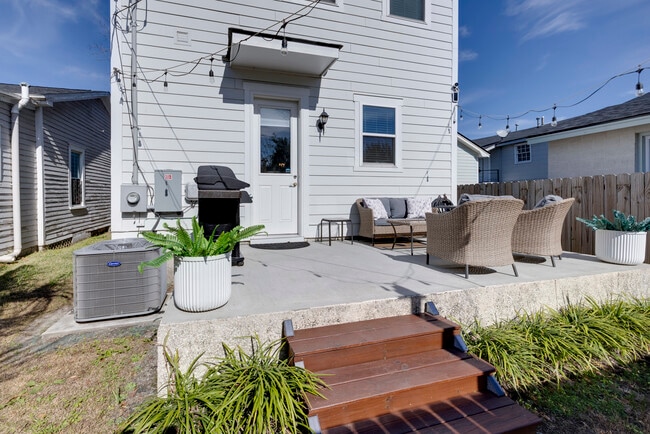 Building Photo - 615 E 33rd St