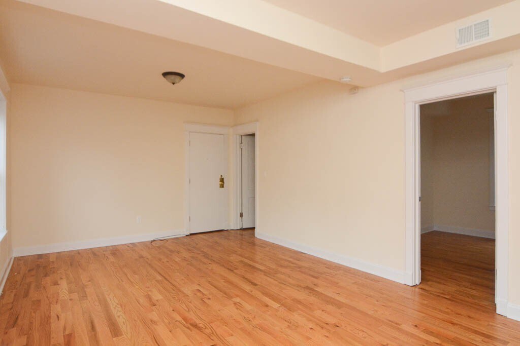 Building Photo - 3211 W Pierce Ave