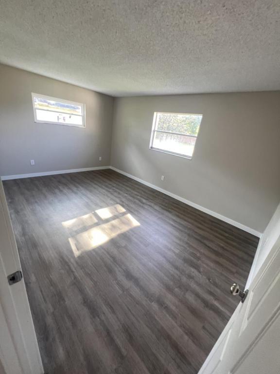 Building Photo - 6143 Alderwood St