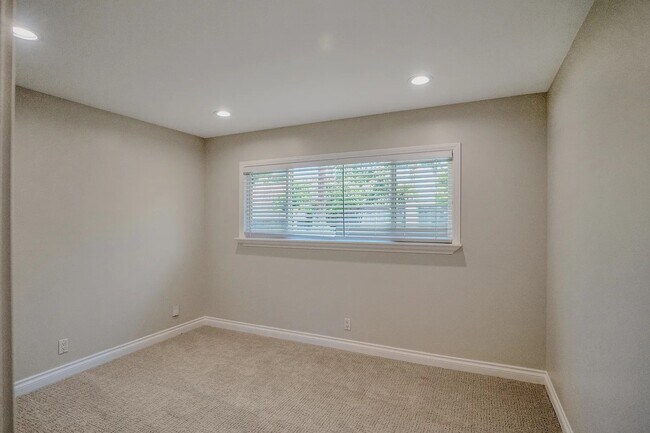 Building Photo - 2850 Tabago Pl