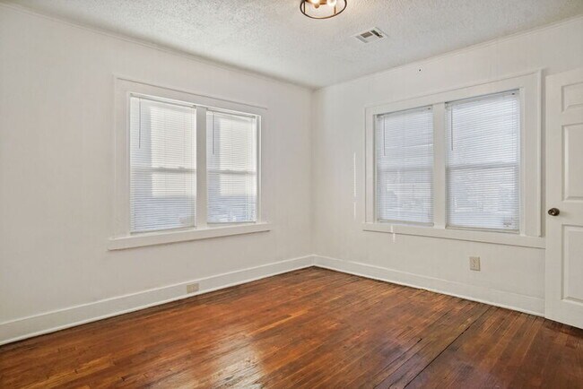 Building Photo - 2145 N Kate Ave