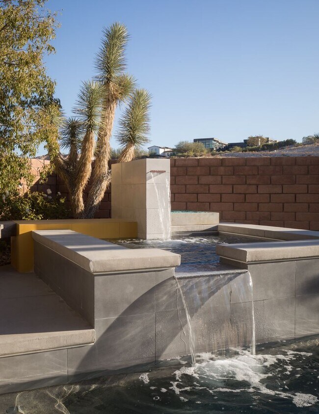 Building Photo - Exceptional 3-Bedroom Home in the Ridges