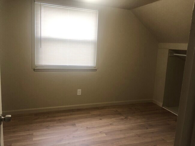 Building Photo - 3207 Alpena St